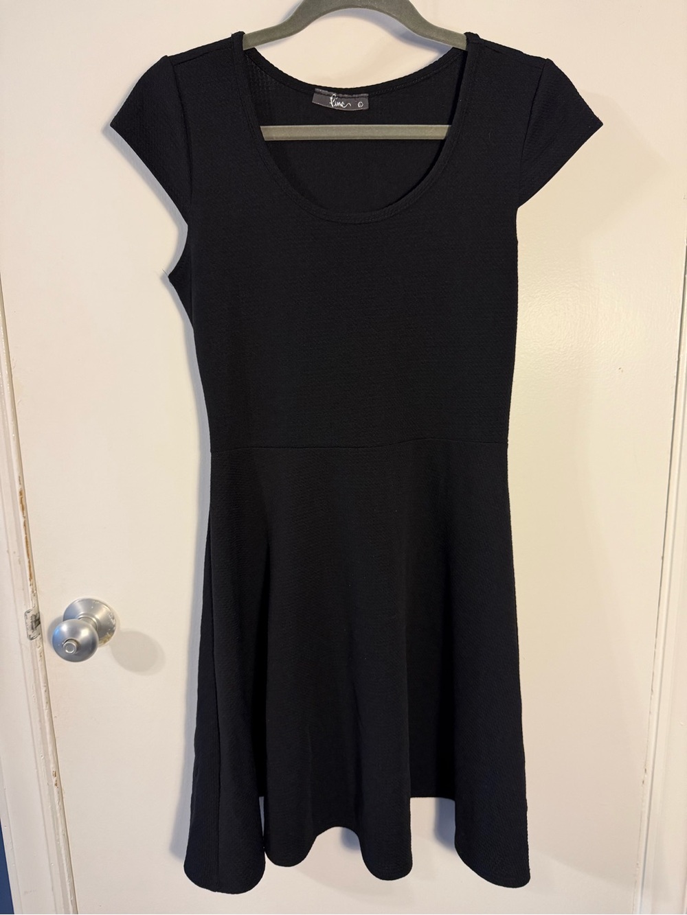 Pinc Black Scoop-Neck Cap-Sleeve Skater Mini Dress Large